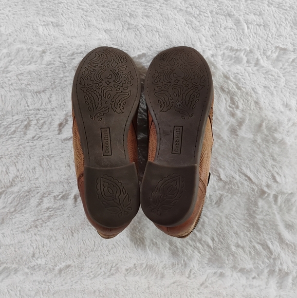 Cobb Hill Crosbie Embossed Leather Ankle Booties - Picture 7 of 11